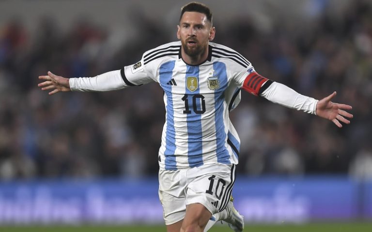 Месси стал лучшим футболистом года по версии ФИФА