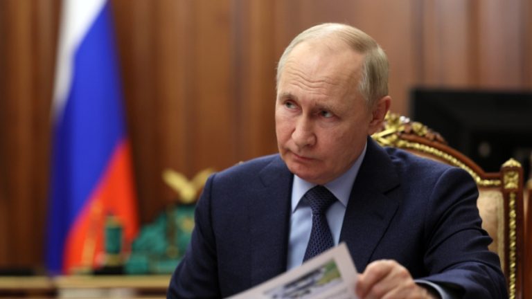 Путин поручил сохранить финансирование мероприятий по развитию культуры