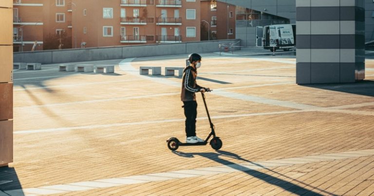 В ожидании голого асфальта. Самокаты готовят к новому сезону