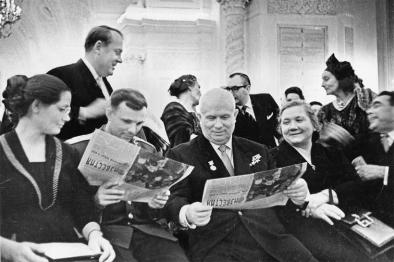 Возвести издание: как Алексей Аджубей изменил «Известия»