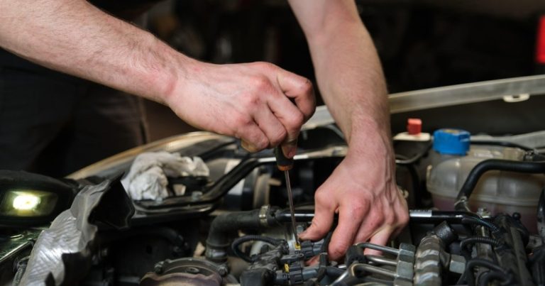 Автомеханик назвал пять шумов из-под капота, которые должны насторожить водителя