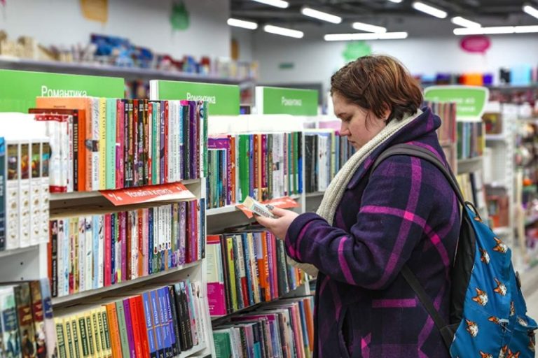 Читай меня нежно: почему в книжных растет число эротических романов