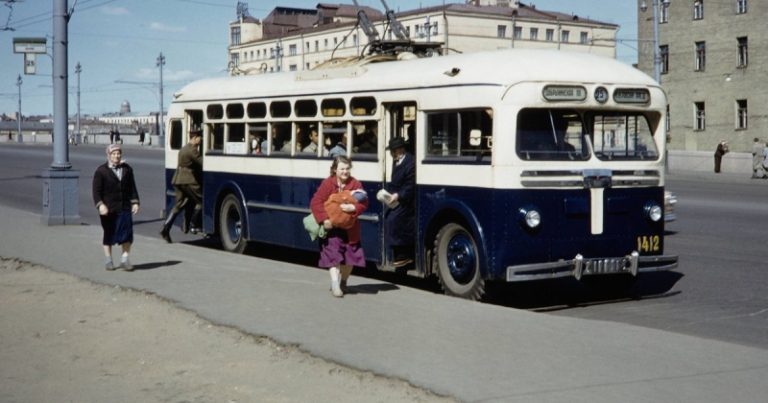 День рождения рогатого: гиганту троллейбусостроения 74 года