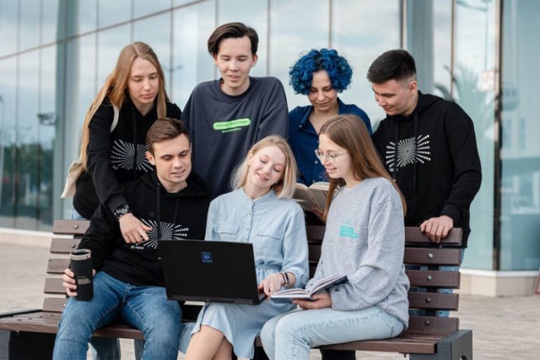 Пять тысяч волонтеров отправятся на Всемирный фестиваль молодежи в «Сириус»