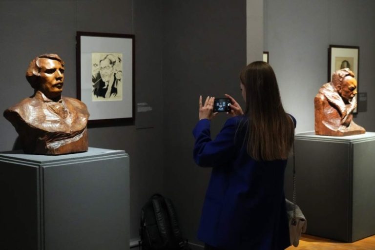 Портрет и поколения: какими художники авангарда видели себя и коллег