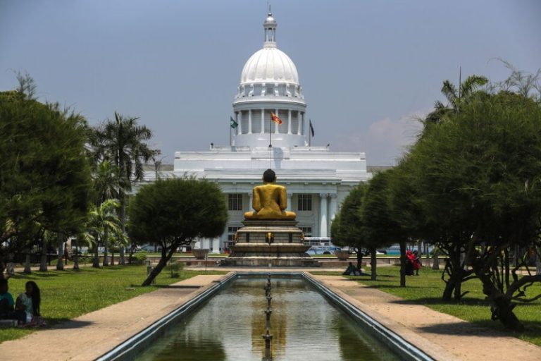 Шри-Ланка проведет расследование из-за слов об отказе продлевать визы россиянам