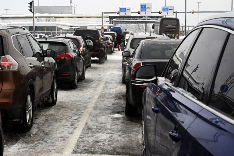 Автомобили с российскими номерами должны покинуть Финляндию до 16 марта