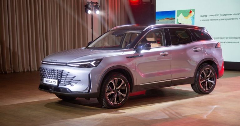 Названа дата начала продаж в России кроссовера BAIC X75