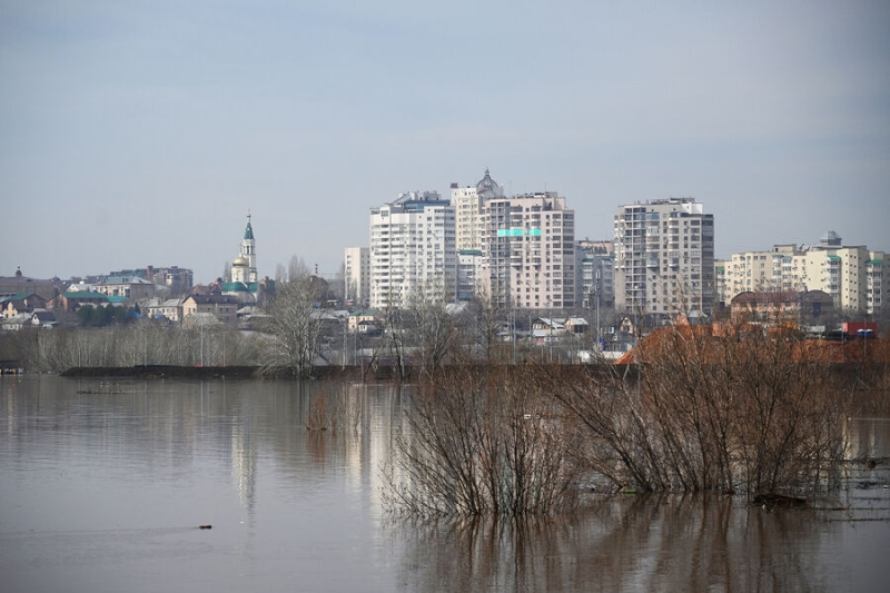 Мэр Оренбурга Салмин: вода подошла близко к многоквартирным домам