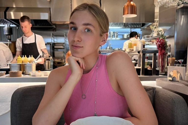 «Щекотавшую» «Родину-мать» блогершу Агафонову отправили на принудительные работы