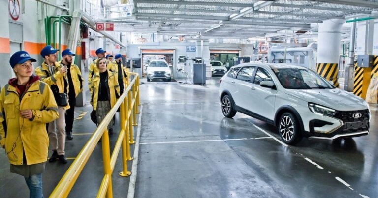 «АвтоВАЗ» начал водить платные экскурсии по заводу