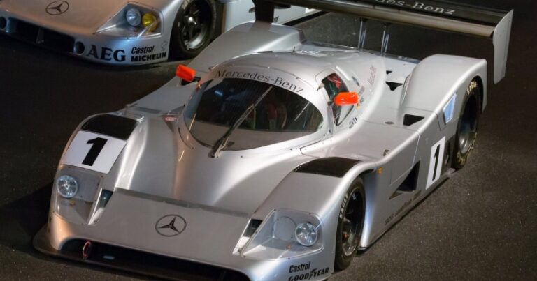 Как выглядят 300 км/ч из кабины классического Mercedes-Benz