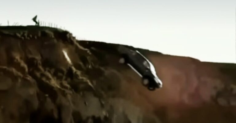 Непобедимый и любимый: роскошная реклама Toyota Hilux