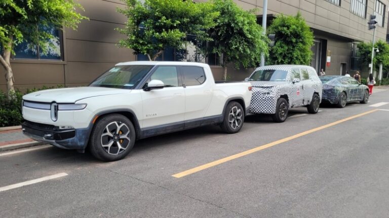 Ремонт заднего фонаря Rivian R1T обошелся владельцу в 2 млн рублей