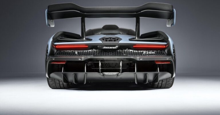 Суперкар разбили, накручивая «пончики»