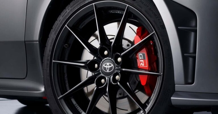 Toyota разработает спортивный Land Cruiser