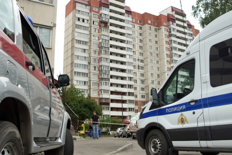 Забаррикадировавшийся в Петербурге Алханов умер после штурма его квартиры