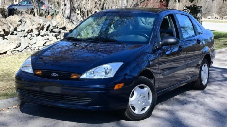 Забытый дилером 20 лет назад Ford Focus за бесценок пустили с молотка