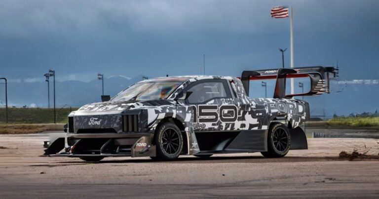 Ford выпустил пикап F-150 для гонок