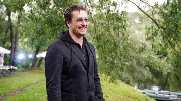 «Я у своих артистов хлеб не отнимаю»