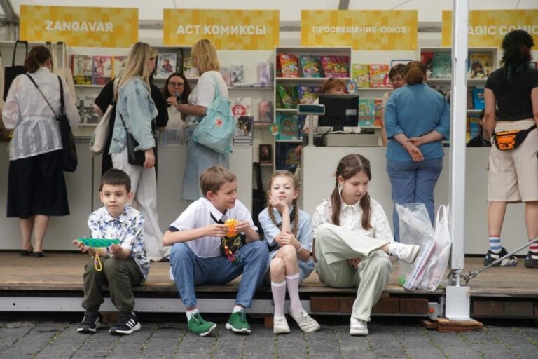 С Красной — строки: издательства заявили о нехватке детской литературы