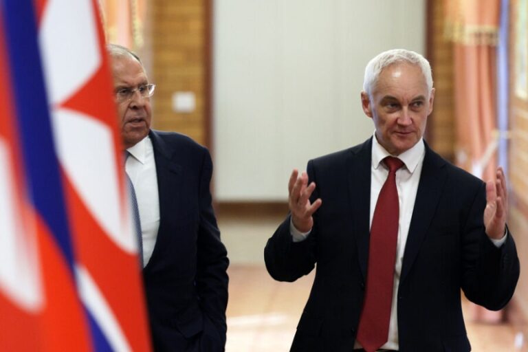 В КНДР чиновник вывел из зала российских министров, пришедших раньше Ким Чен Ына