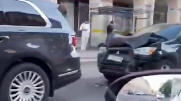 В Санкт-Петербурге Mitsubishi протаранила Aurus