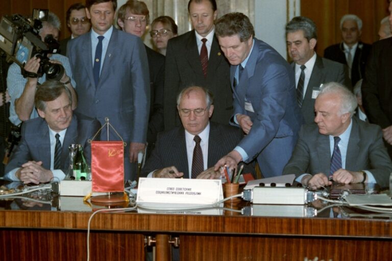 7 июля 1989 года Горбачев разрешил странам Варшавского договора идти своим путем