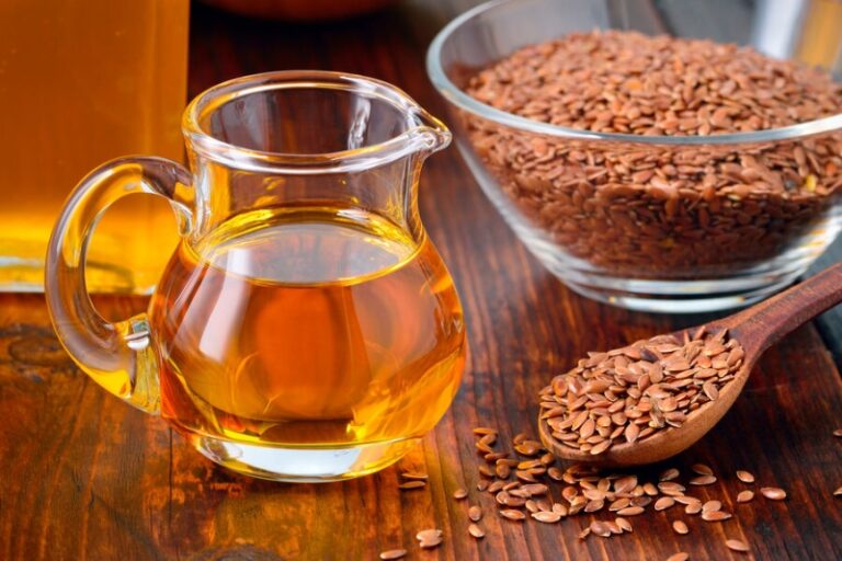 Масло из семян льна: полезные свойства, как и кому его стоит принимать