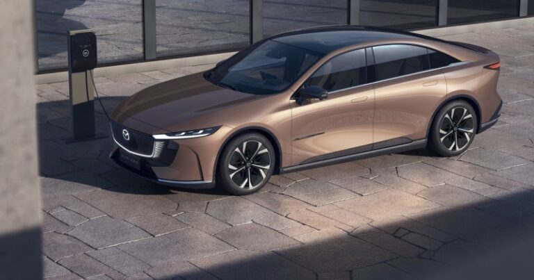 Названа дата начала производства нового лифтбэка Mazda EZ-6