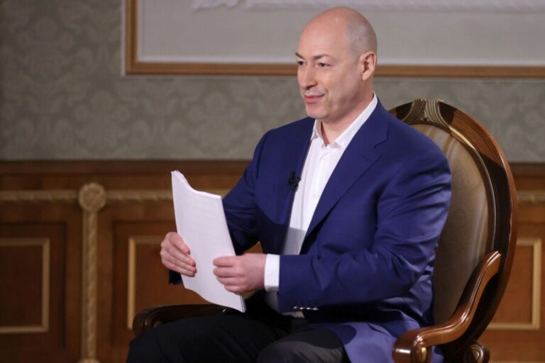 Суд в Москве заочно приговорил украинского журналиста Гордона к 14 годам колонии