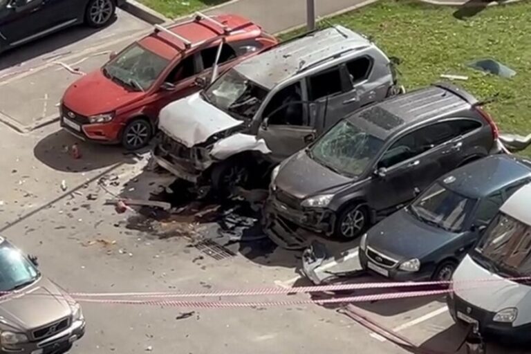 «Ъ»: во взорванном Toyota Land Cruiser в Москве мог находиться офицер ГРУ
